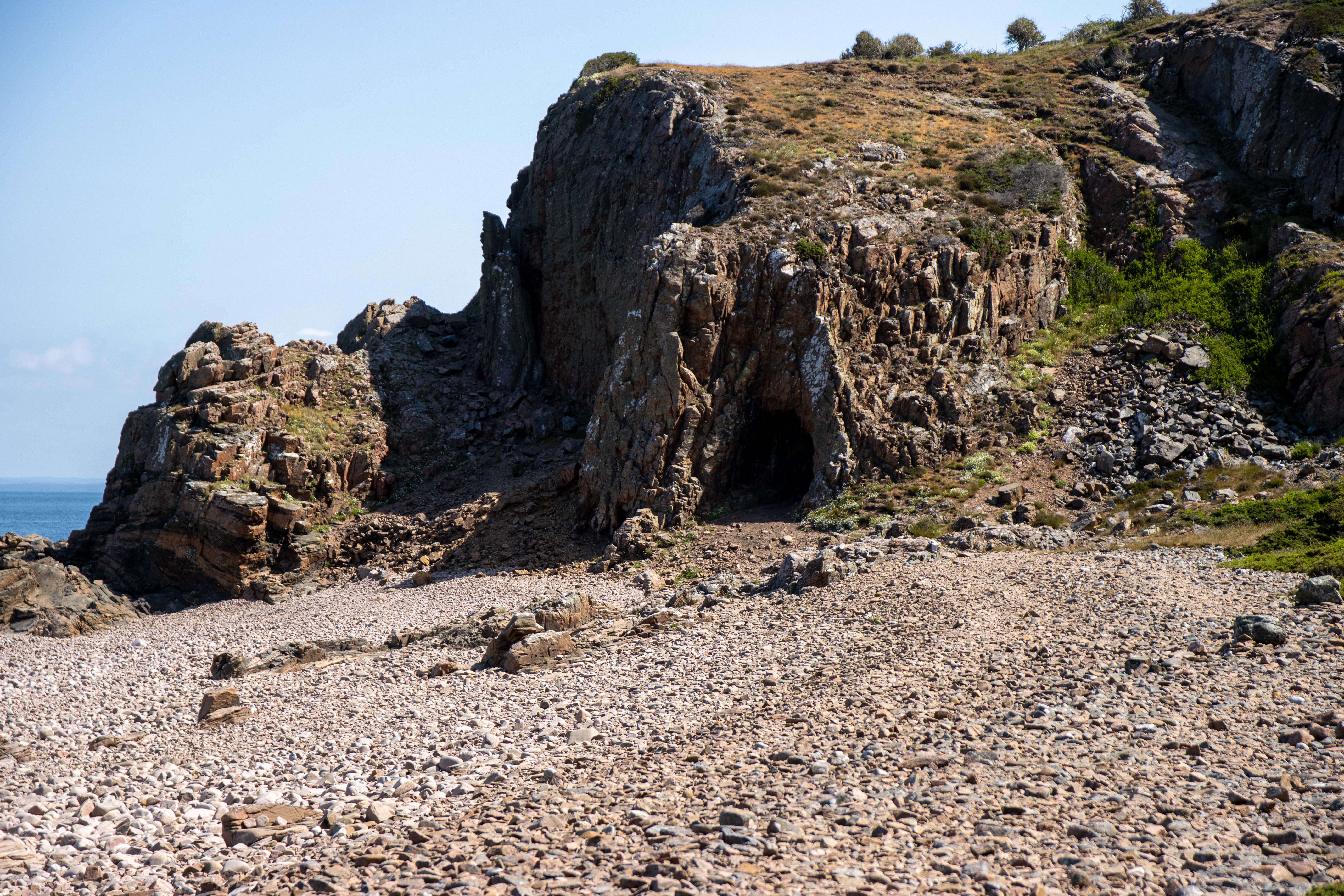 Foto av Sankt Botvids grotta