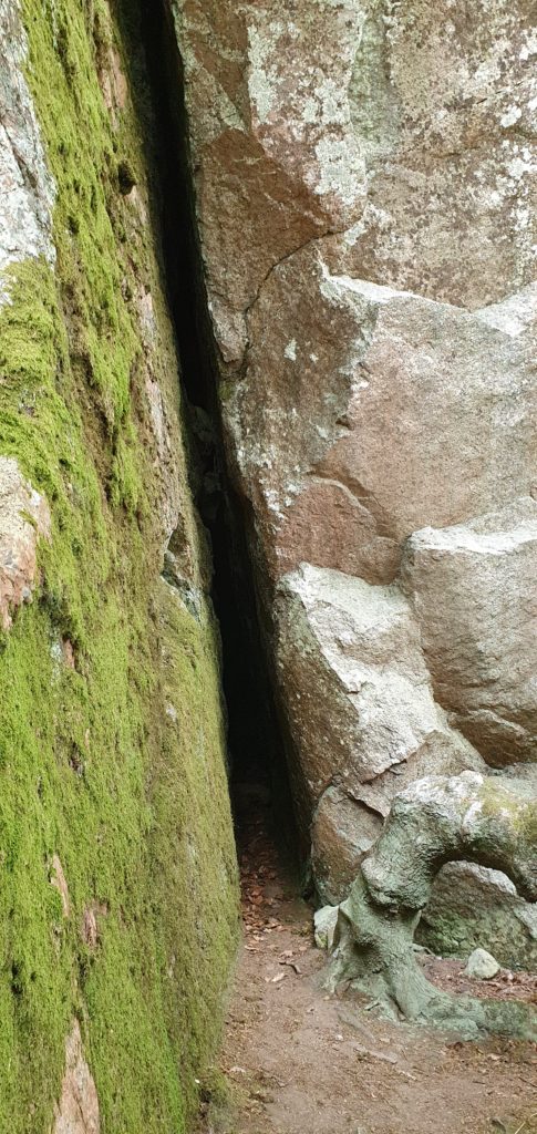 Ingången till Ola Sonas grotta