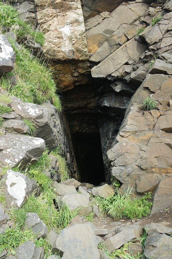 Silvergrottan. En av alla grottor på Kullaberg.