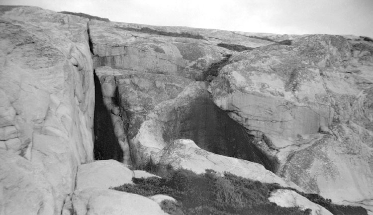 Tjuv-Halvors grotta